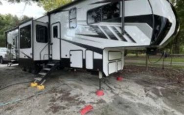 Photo of a 2023 Alliance RV Valor 42V13 5TH Wheel for sale