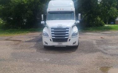 Photo of a 2018 Freightliner Cascadia DD15 & 2016 Utility Trailer & 2011 Utility Trailer for sale
