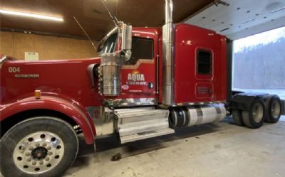 Photo of a 2017 Kenworth W900L Sleeper Trucks for sale