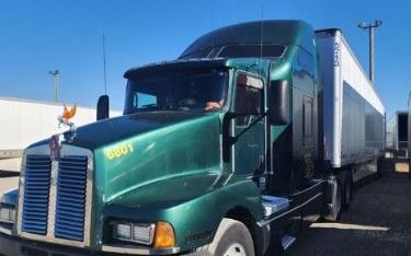 Photo of a 2006 Kenworth T600 Sleeper Trucks for sale