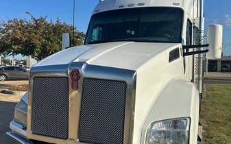 Photo of a 2016 Kenworth T880 Sleeper Trucks for sale