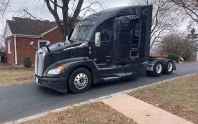 Photo of a 2022 Kenworth T680 Sleeper Trucks for sale