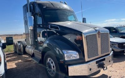 Photo of a 2022 Kenworth T880 Sleeper Semi Tractor for sale