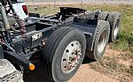 2022 T880 Sleeper Semi Tractor Thumbnail 3