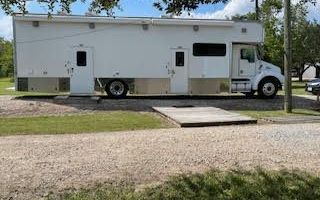 Photo of a 2003 Kenworth T300 Toterhome for sale