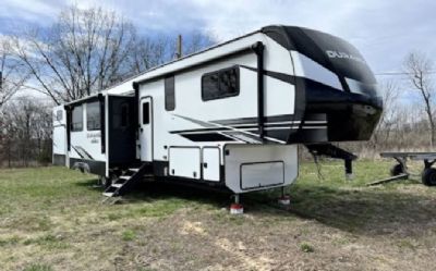 2022 KZ Durango D348bhf