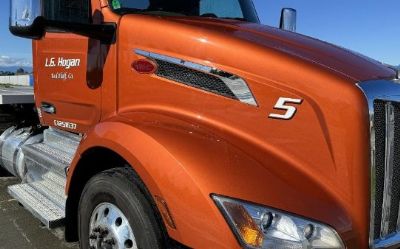 Photo of a 2023 Peterbilt 579 Day Cab Trucks for sale