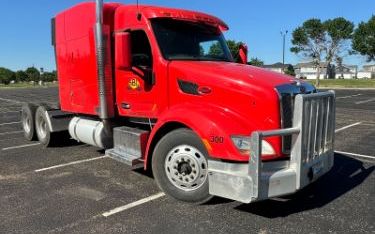 2013 Peterbilt 579 Sleeper Trucks