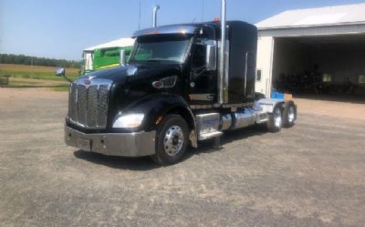 2017 Peterbilt 579 Sleeper Truck