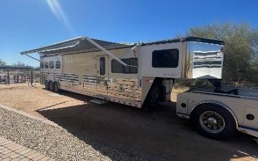 Photo of a 2015 Sundowner Signature Series With Living Quarters for sale