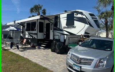 2017 Grand Design Momentum M-Class 350M Fifth Wheel Toy Hauler