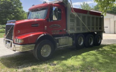 Photo of a 2016 Volvo Vhd84b200 Dump Truck for sale