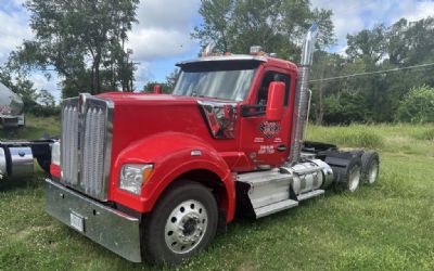 Photo of a 2021 Kenworth W900 Day Cab Semi Truck for sale