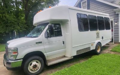 Photo of a 2013 Ford F-450 Econoline 14 Passenger Shuttle BUS for sale