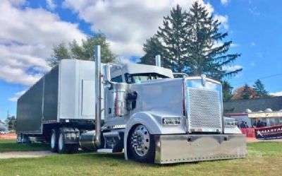Photo of a 2003 Kenworth W900L for sale