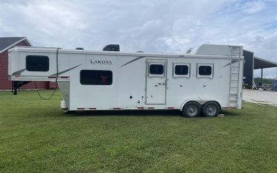 Photo of a 2021 Lakota C7309 3 Horse Trailer With Living Quarters for sale