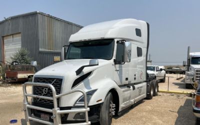 Photo of a 2023 Volvo Vnl64t760 Sleeper Semi Truck for sale