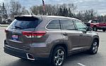 2017 Highlander Thumbnail 5