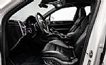 2023 Cayenne Thumbnail 32