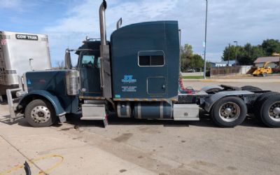 2015 Peterbilt 389 Conventional Sleeper Semi