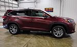 2017 Highlander Thumbnail 2
