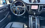 2017 Macan AWD Thumbnail 18