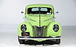 1940 Deluxe Thumbnail 1