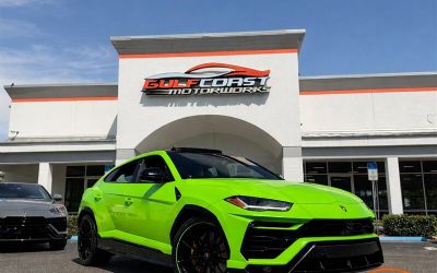 Photo of a 2021 Lamborghini Urus SUV for sale