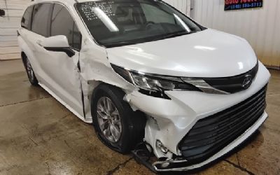 Photo of a 2023 Toyota Sienna XLE Hybrid AWD for sale