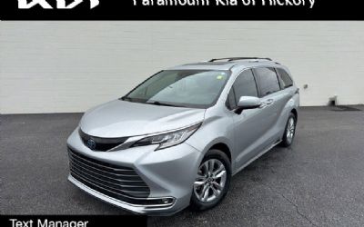 Photo of a 2021 Toyota Sienna Limited for sale