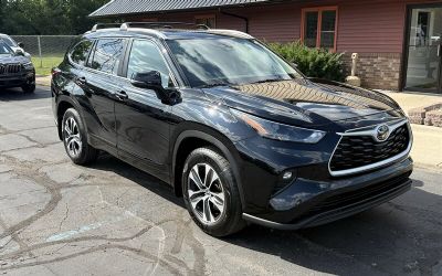Photo of a 2024 Toyota Highlander XLE SUV for sale