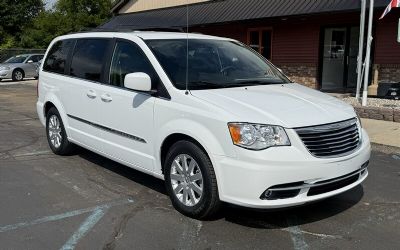 Photo of a 2014 Chrysler Town & Country Touring Van for sale