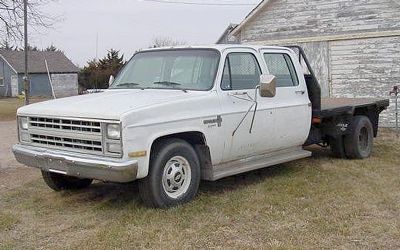 1988 Chevrolet C2500 Crew Cab 4X2 Flatbed Pickup