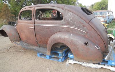 1940 Ford Deluxe Sedan