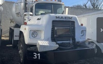 1993 Mack DM690 