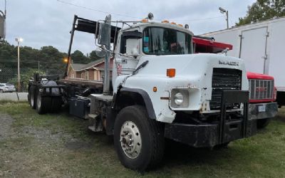 Photo of a 2000 Mack RD688 Roll Off Truck for sale