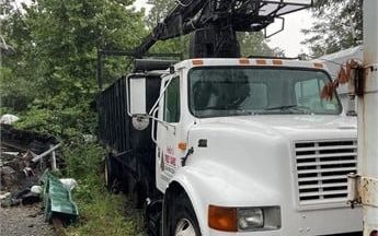 Photo of a 2000 International 4700 Tree Service Truck for sale