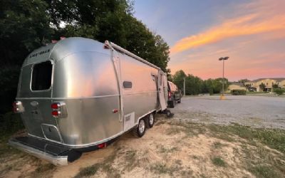 Photo of a 2016 Airstream Flying Cloud 23CB Bunk for sale