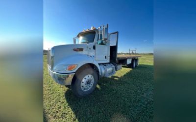 Photo of a 2015 Peterbilt 348 Day Cab Truck for sale