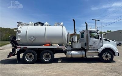 Photo of a 2019 Kenworth T880 Vacuum Tank Truck for sale