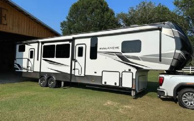 Photo of a 2021 Keystone Avalanche 378BH Fifth Wheel for sale