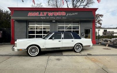 Photo of a 1986 Lincoln Town Car Sedan for sale