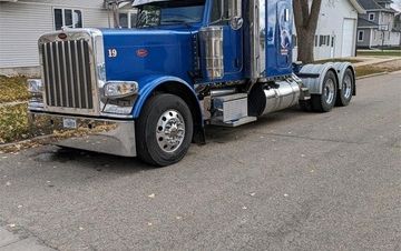 Photo of a 2023 Peterbilt 389 Semi-Tractor for sale