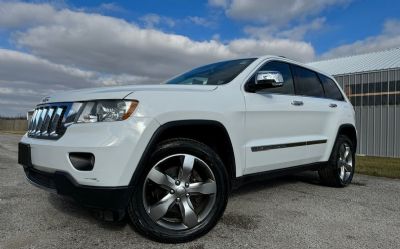 Photo of a 2013 Jeep Grand Cherokee 4WD 4DR Overlan 2013 Jeep Grand Cherokee 4WD 4DR Overland for sale
