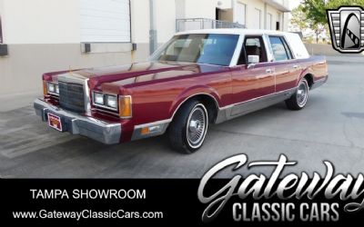 Photo of a 1989 Lincoln Town Car The Signature Series for sale