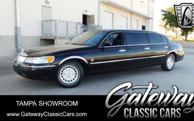 Photo of a 2001 Lincoln Town Car Executive for sale