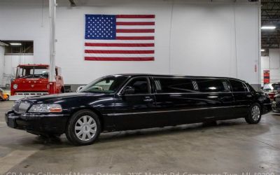 Photo of a 2005 Lincoln Town Car Sedan Stretch Limo for sale