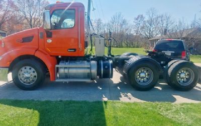 2017 Peterbilt 579 Day Cab Truck