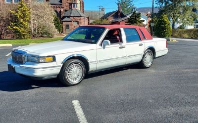 Photo of a 1995 Lincoln Town Car for sale