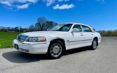 Photo of a 2009 Lincoln Town Car Signature Limited 4DR Sedan for sale